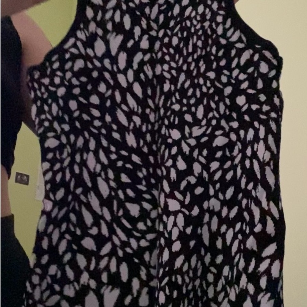 Women's Black and White Patterned Top